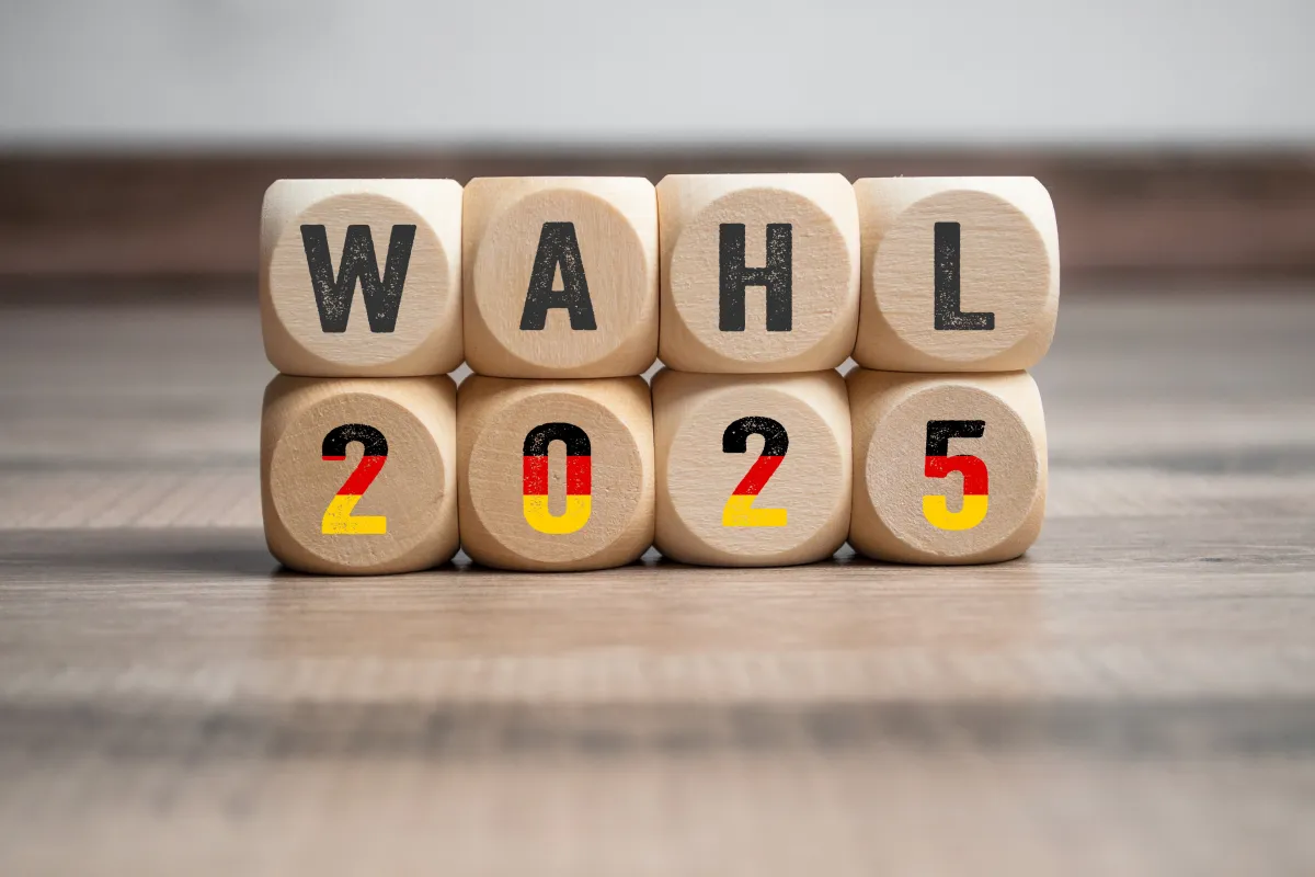 Würfel mit der Aufschrift Bundestagswahl 2025 